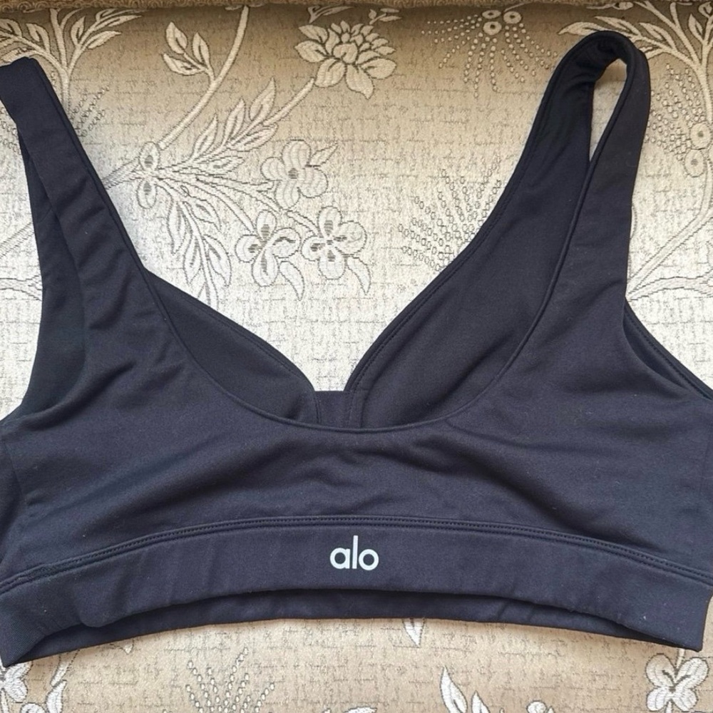 ALO Yoga Bra - Picture 1 of 2